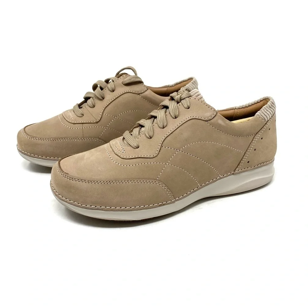 CLARKS APPLEY TIE SAND NUBUCK Comfort Shoes WIDE